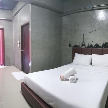 Kp Place Lop Buri Esterno foto